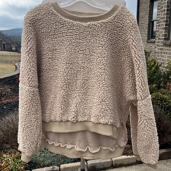 Oversized Fluffy Cozy Light Tan Pullover Boutique Hers & Mine High Low New - Picture 7 of 11